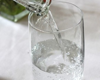 Cher Donating Drinking Water to Flint, Michigan