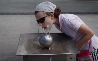 What Are the Advantages of Drinking Chilled Water?