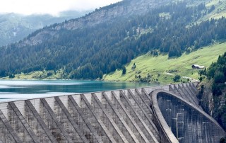 Do Affluent Countries Waste More Water?