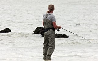 angler-fishing-sea